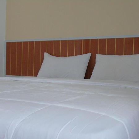 Hotel Permata Zamrud Cirebon Camera foto