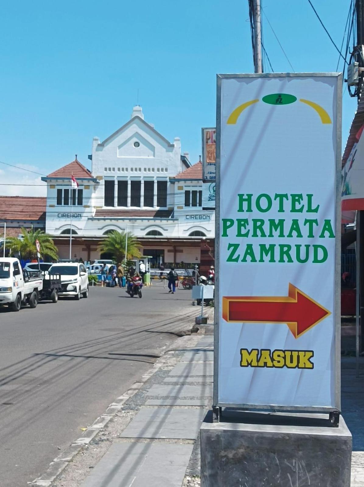 Hotel Permata Zamrud Cirebon Esterno foto